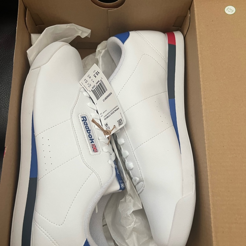 Brand New Men’s Rebook white shoes